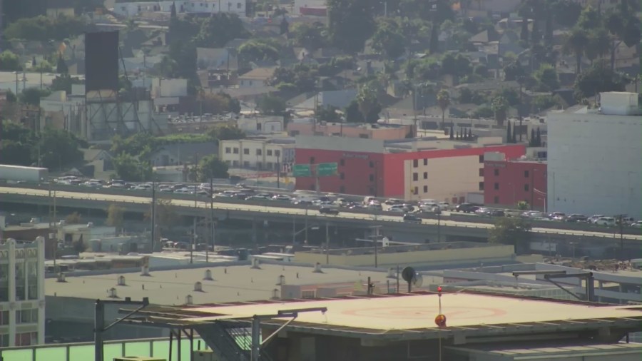 10 Freeway shut down in downtown L.A. due to massive fire