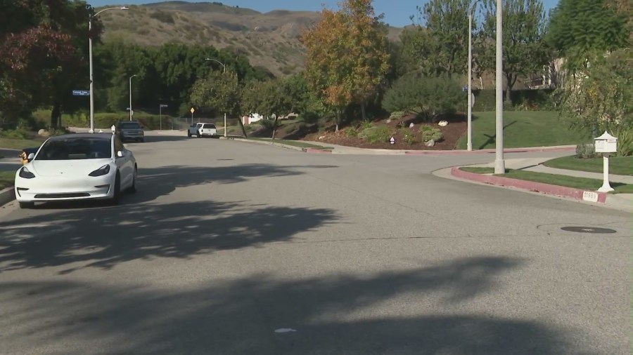 The street where a Granada Hills home was broken into and victims lost around $150,000 worth of valuables in a "dinnertime buglary" on Nov. 29, 2023. (KTLA)