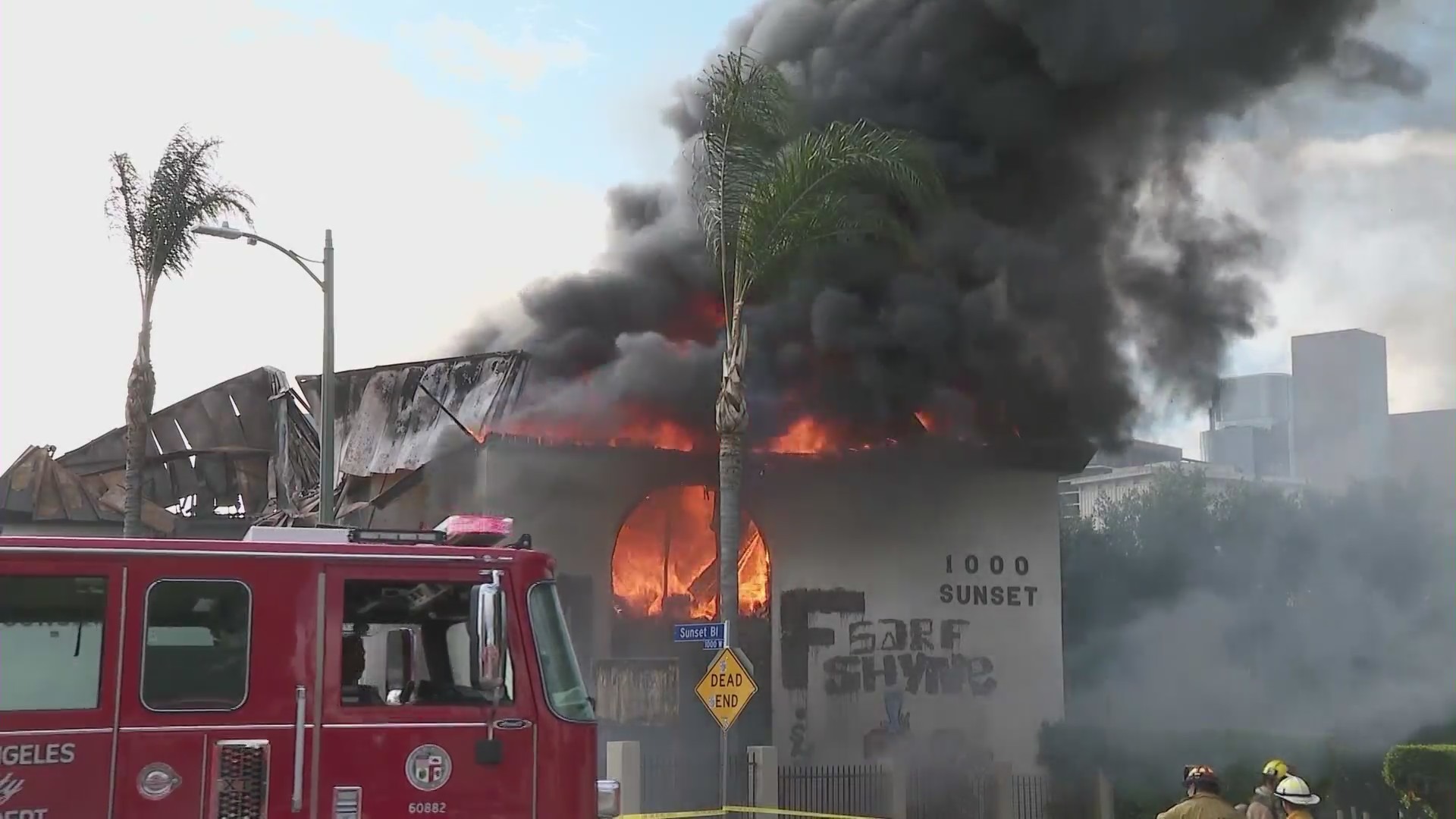 Flames and heavy smoke engulf an abandoned office building downtown Los Angeles on Dec. 22, 2023. (KTLA)
