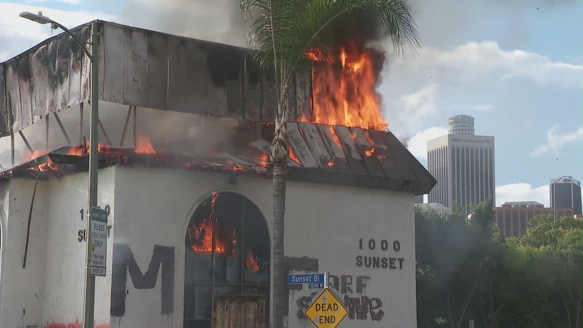 Flames and heavy smoke engulf an abandoned office building downtown Los Angeles on Dec. 22, 2023. (KTLA)