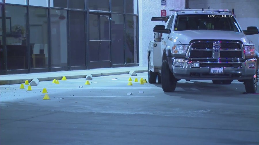 1 dead after shooting near strip mall in Hawthorne 