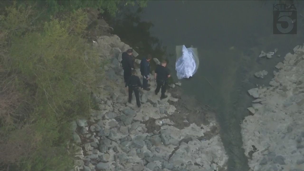 Dead body found in lake at park in Los Angeles