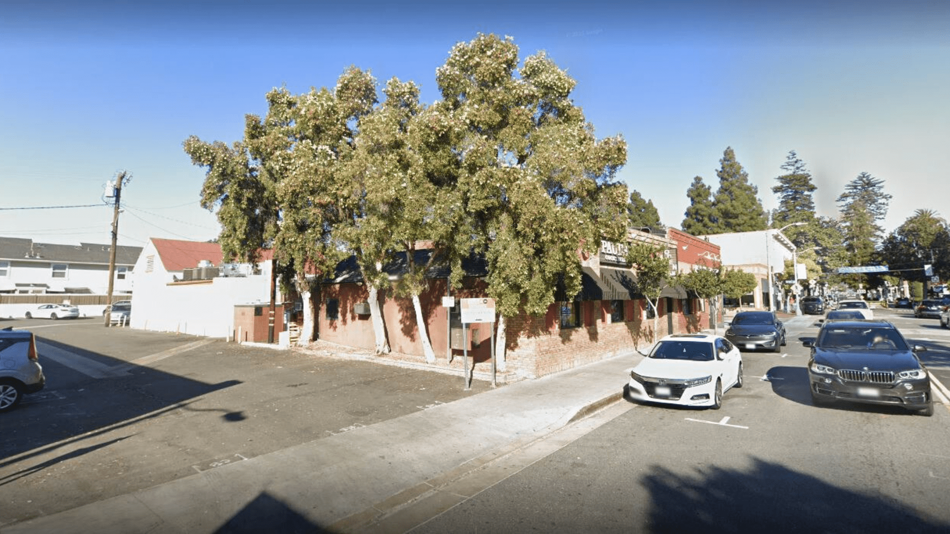 A parking lot next to Paul's Cocktails bar in Old Towne Orange, California. (Google Earth)