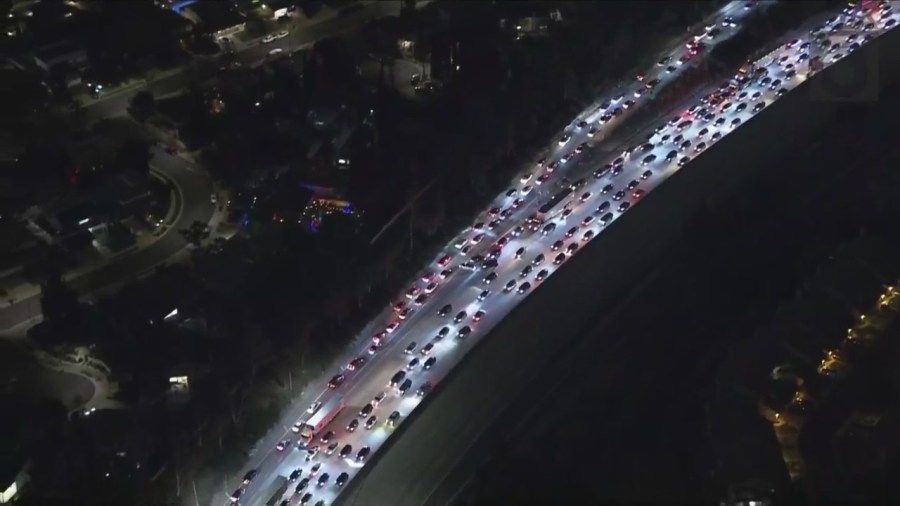 A bomb threat shut down the 118 Freeway near Porter Ranch on Jan. 20, 2024. (KTLA)