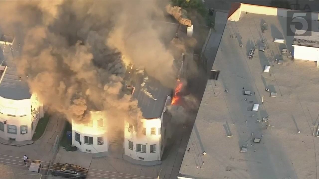 A massive fire engulfed an apartment building in the Koreatown on Jan. 26, 2024. (KTLA)