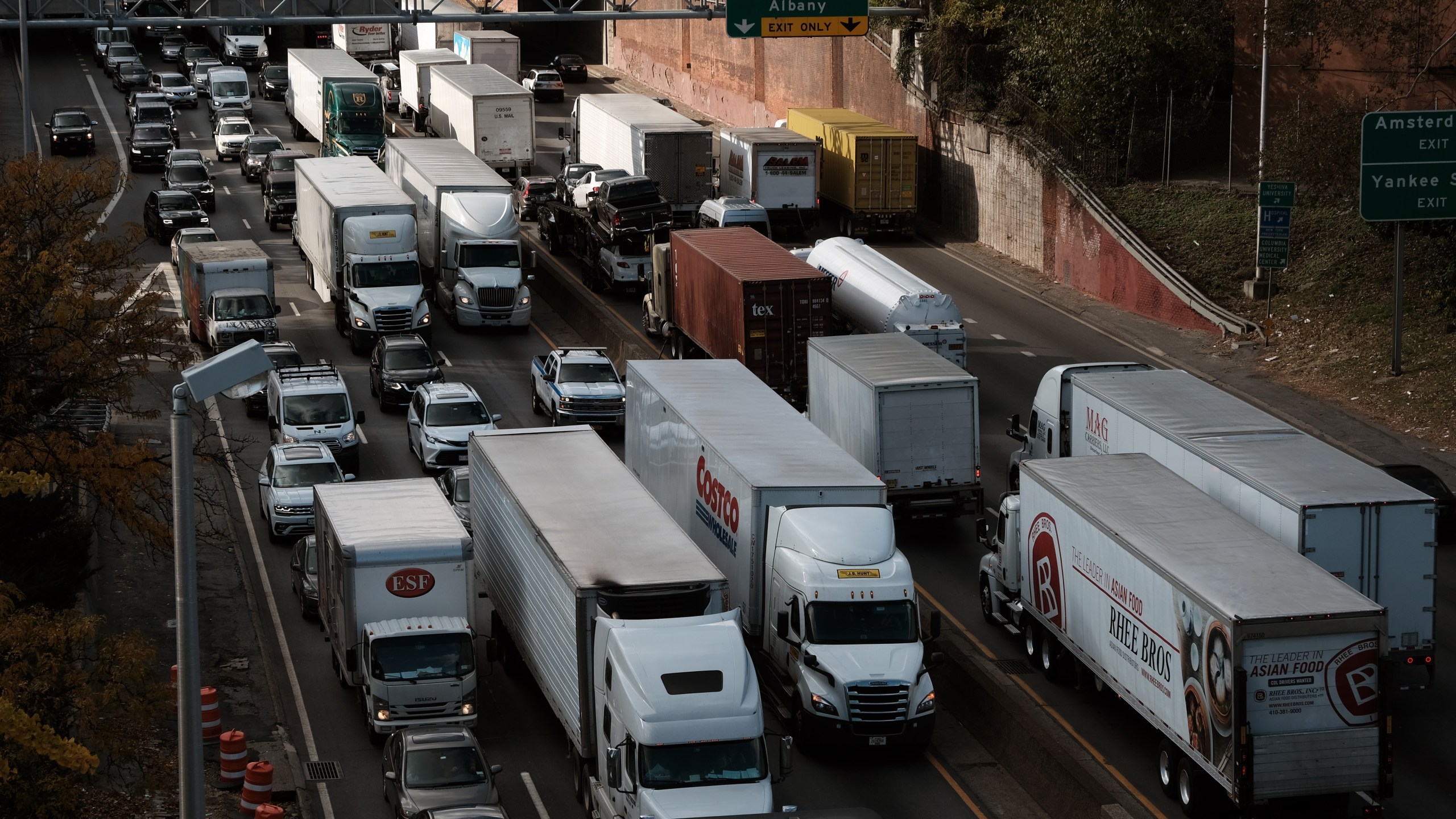 Cars and trucks move along the Cross Bronx Expressway on November 16, 2021 in New York City. (Getty Images)