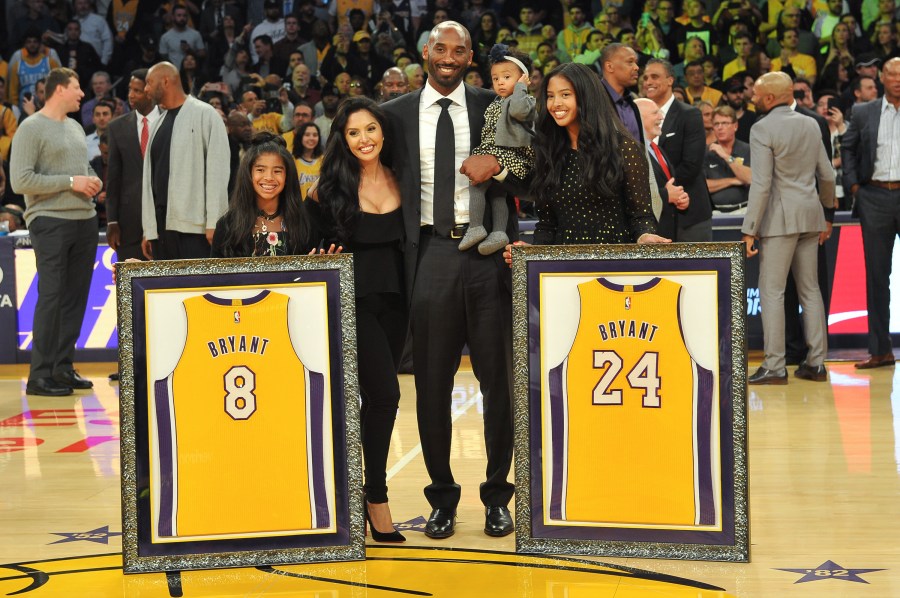 Kobe Bryant, wife Vanessa Bryant and daughters Gianna, Natalia and Bianka attend Kobe Bryant's jersey retirement ceremony on Dec. 18, 2017. (Getty Images)