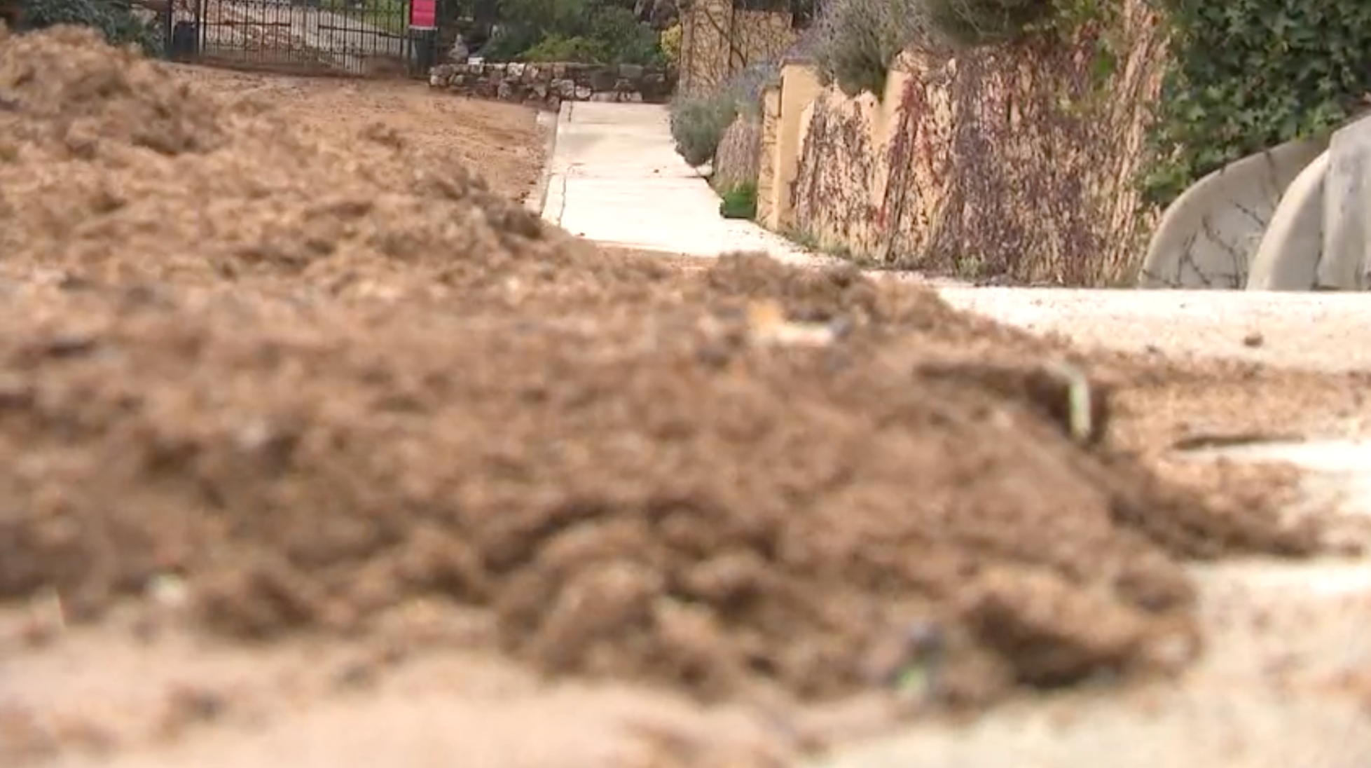 Residents off Mulholland battling washouts, mudslides