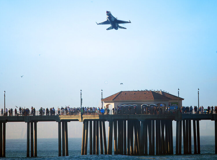 The U.S. Air Force Thunderbirds flying Lockheed Martin F-16 Fighting Falcons at the Pacific Airshow in Huntington Beach. (Pacific Airshow)