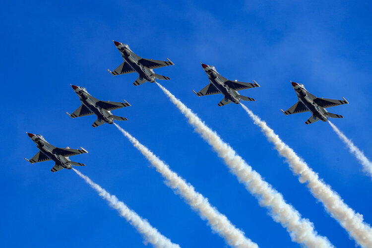 The U.S. Air Force Thunderbirds flying Lockheed Martin F-16 Fighting Falcons at the Pacific Airshow in Huntington Beach. (Pacific Airshow)