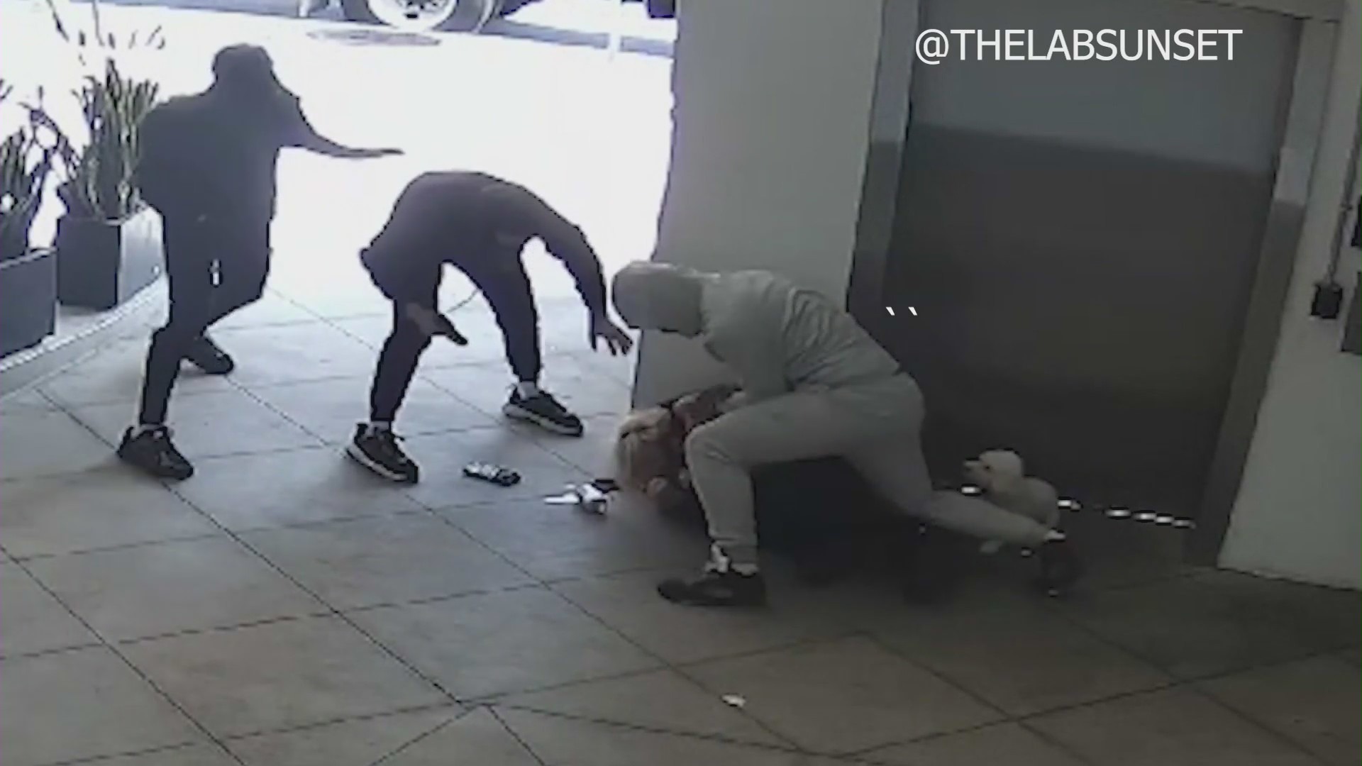 Three gunmen cornering and beating the victim outside his West Hollywood gym on Feb. 27, 2024. (@thelabsunset)