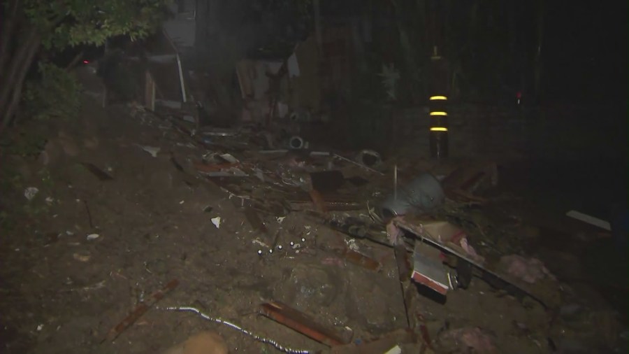 Multiple houses damaged by mudslide in Beverly Glen