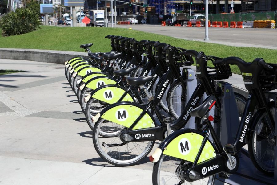 Los Angeles Metro BikeShare bicycles sits outside the Los Angeles Convention Center in Los Angeles, California on September 11, 2017.  (Getty Images)