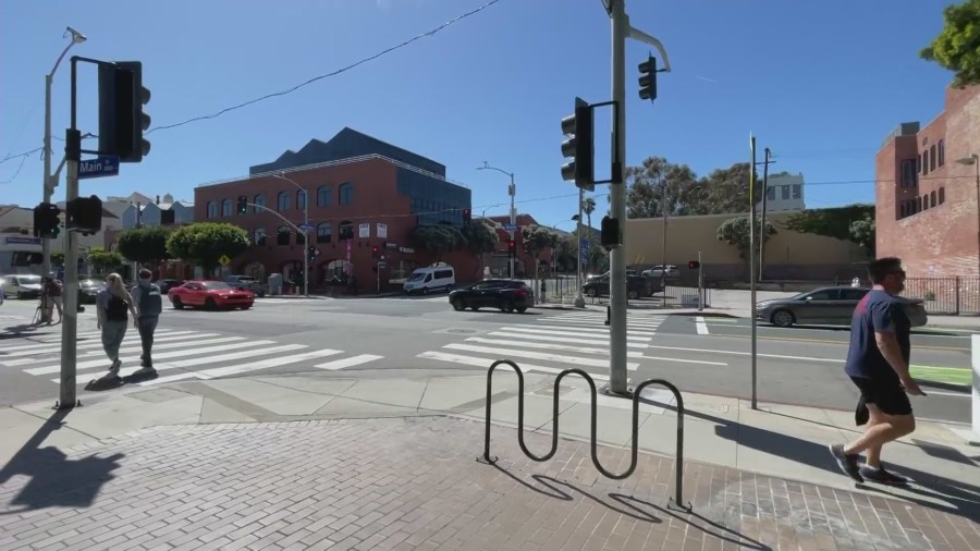 Pedestrians walking on Main Street in Santa Monica, California. (KTLA)