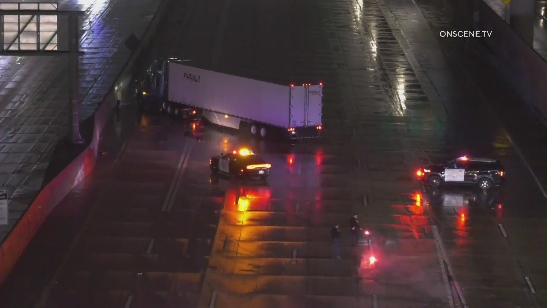 10 freeway jackknifed truck