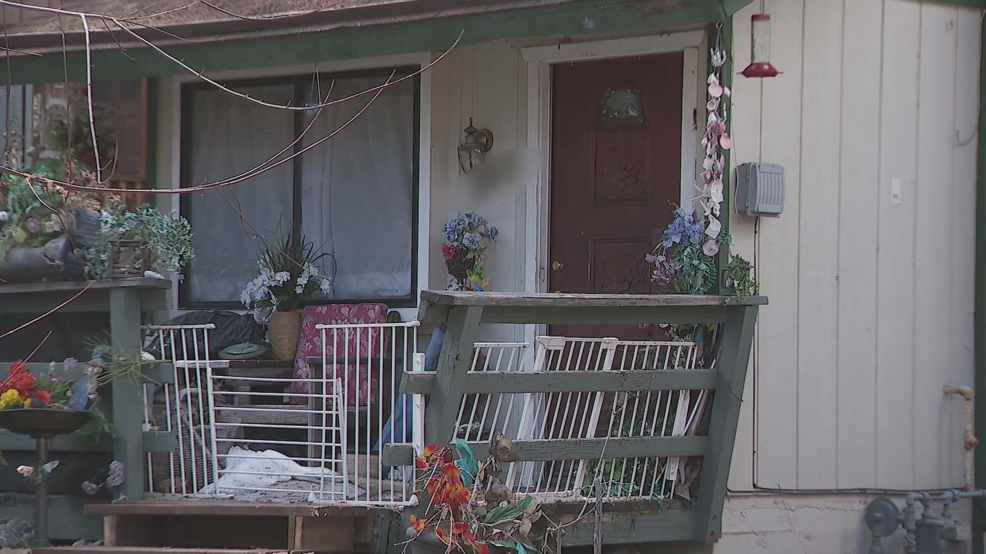 The suspect's home near Big Bear Lake where a 17-year-old girl was held captive for nearly a week. (KTLA)