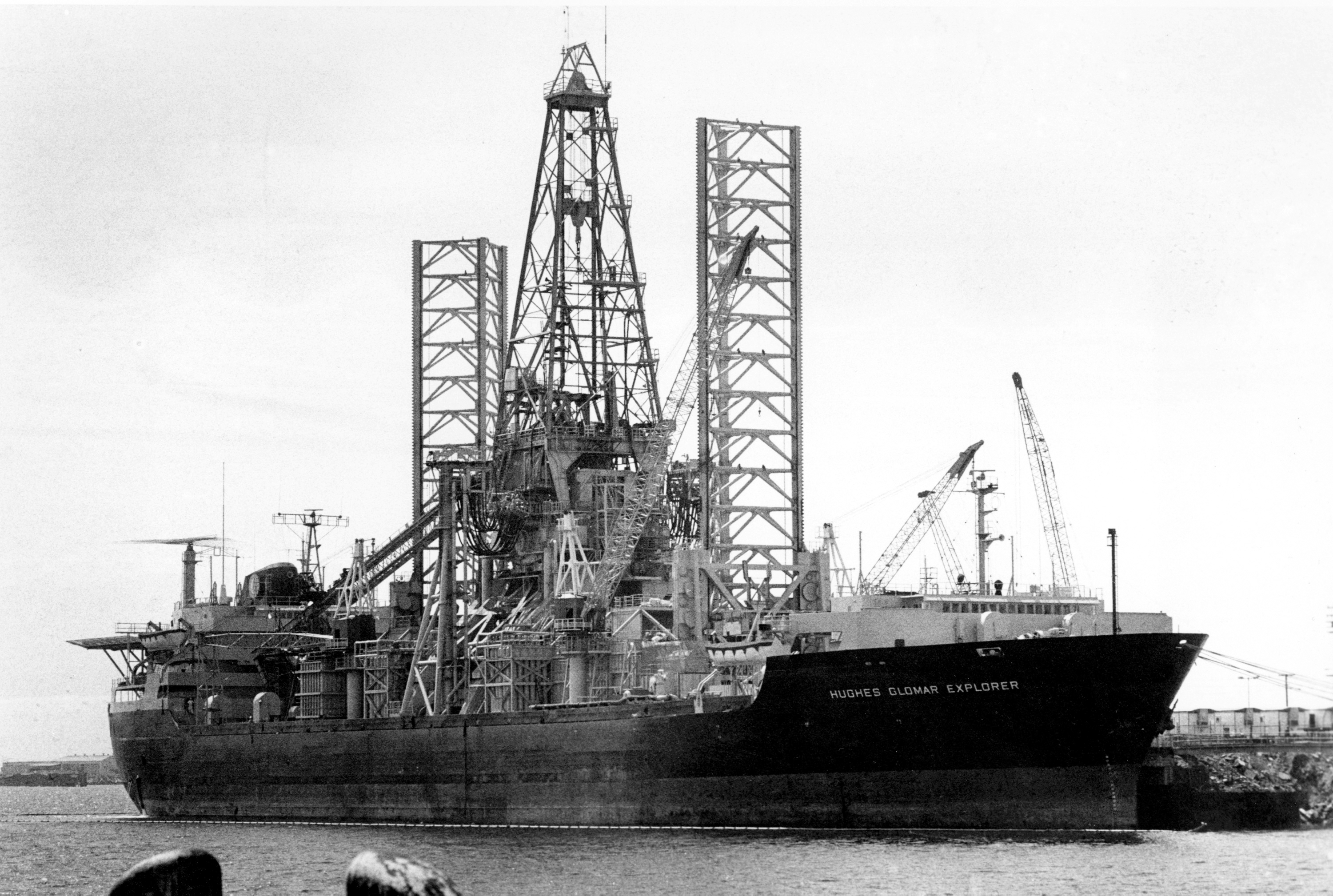 FILE - The Hughes Glomar Explorer, a 618-foot-long salvage ship built by Howard Hughes, sits at the Long Beach harbor dock in Los Angeles, March 19, 1975. The crane barge that's been hauling away shattered beams of steel from the Baltimore bridge collapse played a much different role during the Cold War when the CIA used Hughes' specialized ship to embark on a top-secret mission to retrieve a sunken Soviet submarine. (AP Photo, File)