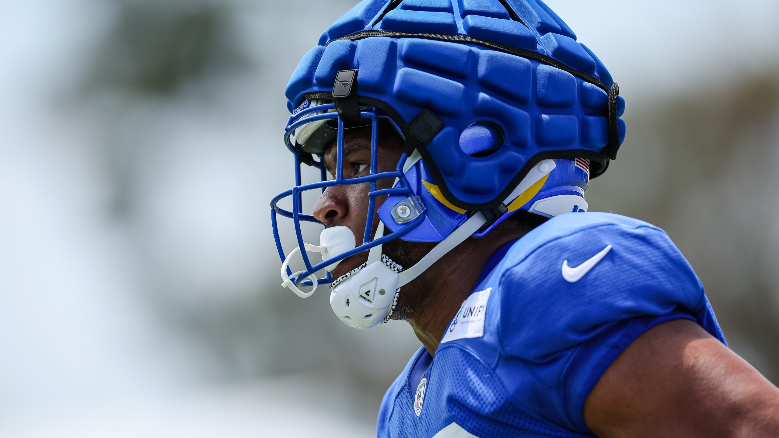 Jared Pinkney of the Los Angeles Rams participates in a drill while wearing a Guardian Cap during training camp at University of California Irvine on July 29, 2022 in Irvine, California. (Getty Images)