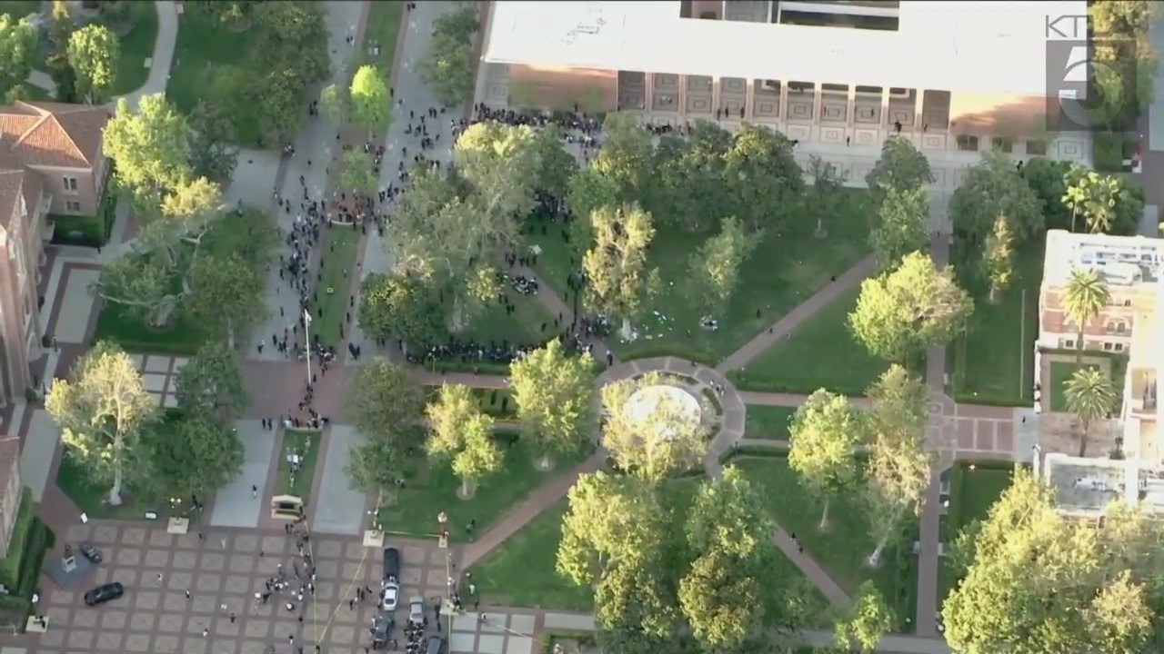 Hundreds of pro-Palestinian demonstrators at the University of Southern California on April 24, 2024. (KTLA)