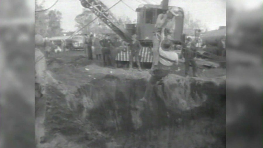 Emergency crew members dig into the earth as 3-year-old Kathy Fiscus remains trapped 90 feet below in an abandoned well in San Marino, April 1949. (KTLA)