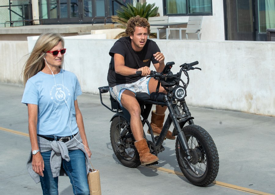 HERMOSA BEACH, CA-NOVEMBER 10, 2023, 2023:A person rides his e-bike on the Strand in Hermosa Beach. In Hermosa Beach, it's against city code to use electric power on the Strand, but many e-bike riders do so anyway.  (Mel Melcon / Los Angeles Times via Getty Images)