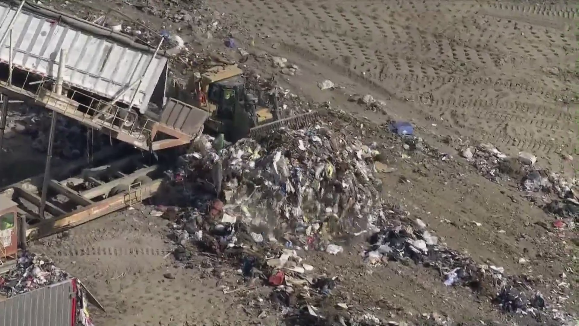 The Chiquita Canyon Landfill in Castaic, California is seen in an aerial view from Sky5. (KTLA)