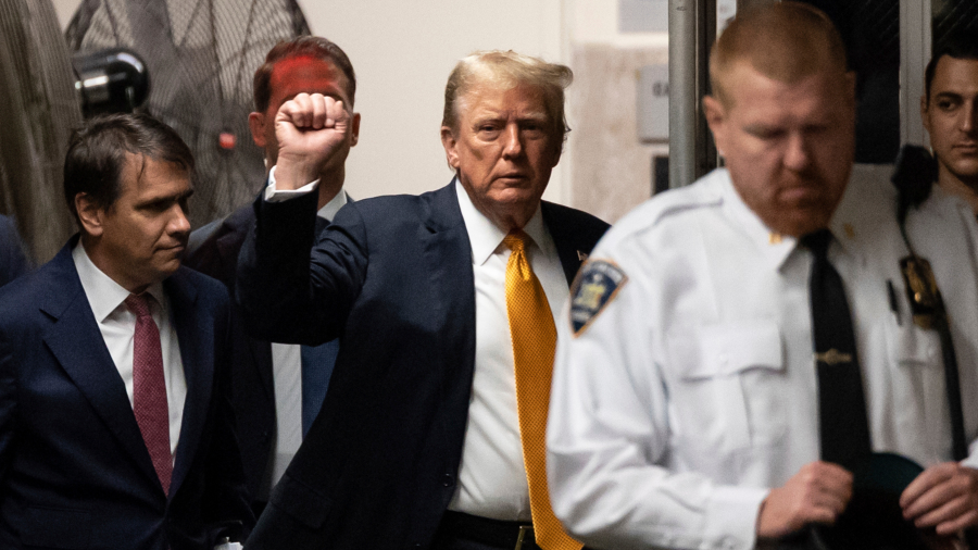 Former President Donald Trump arrives at Manhattan criminal court