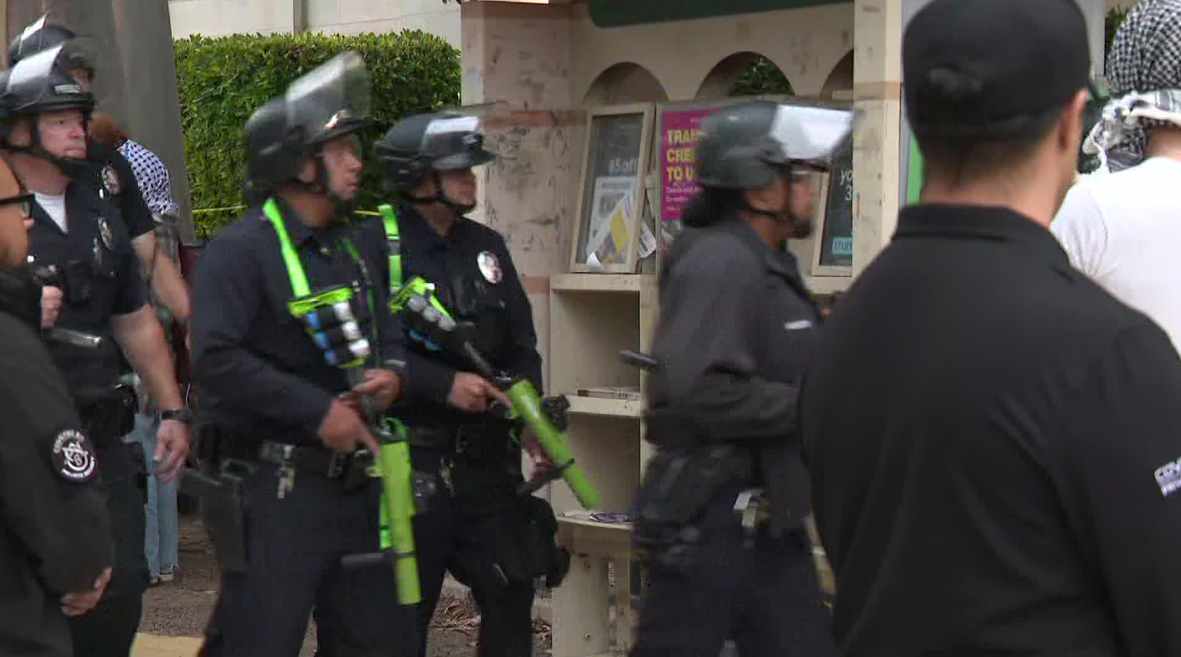 Police move in on pro-Palestinian demonstration at UCLA