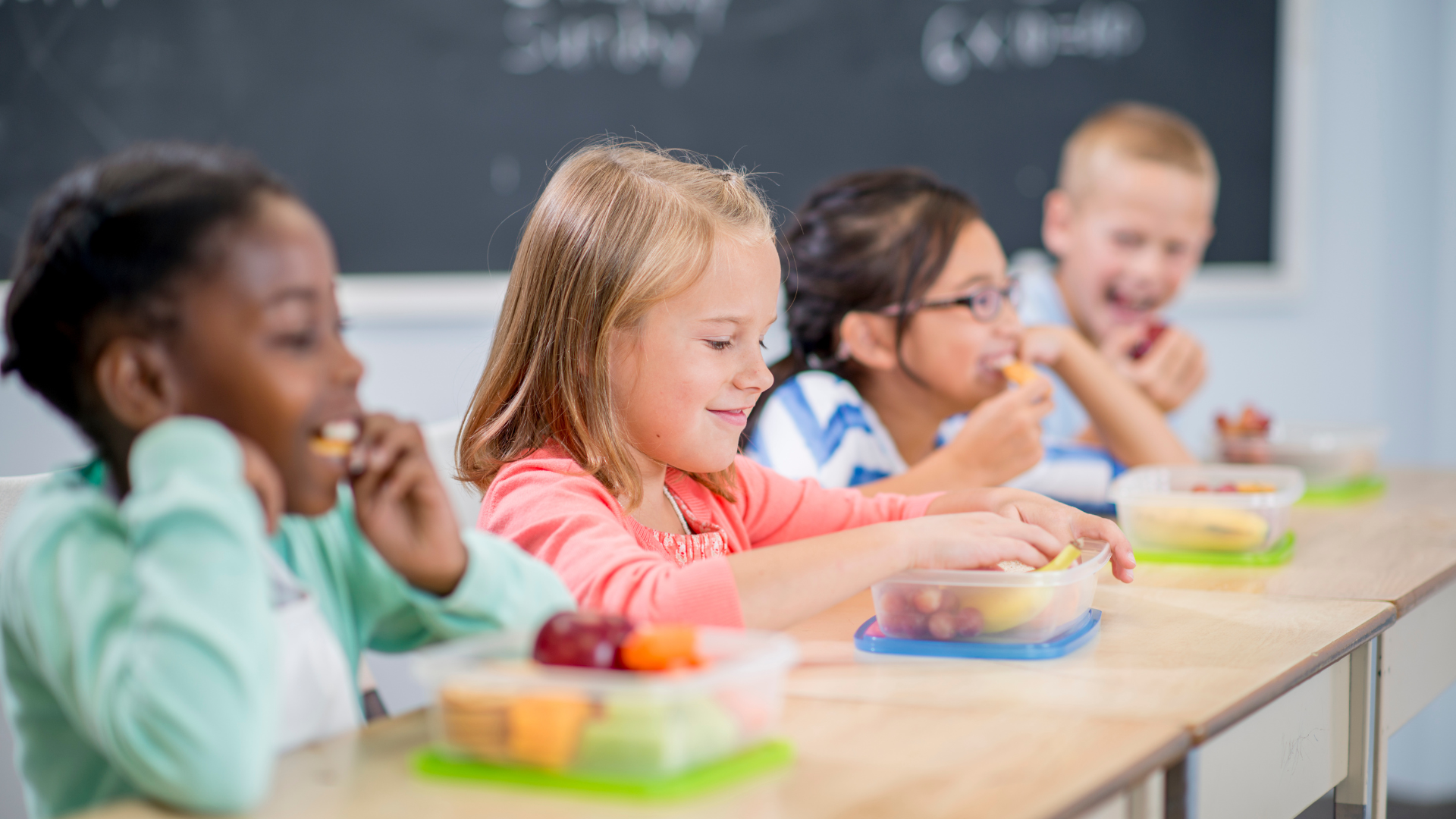 kids eating lunch