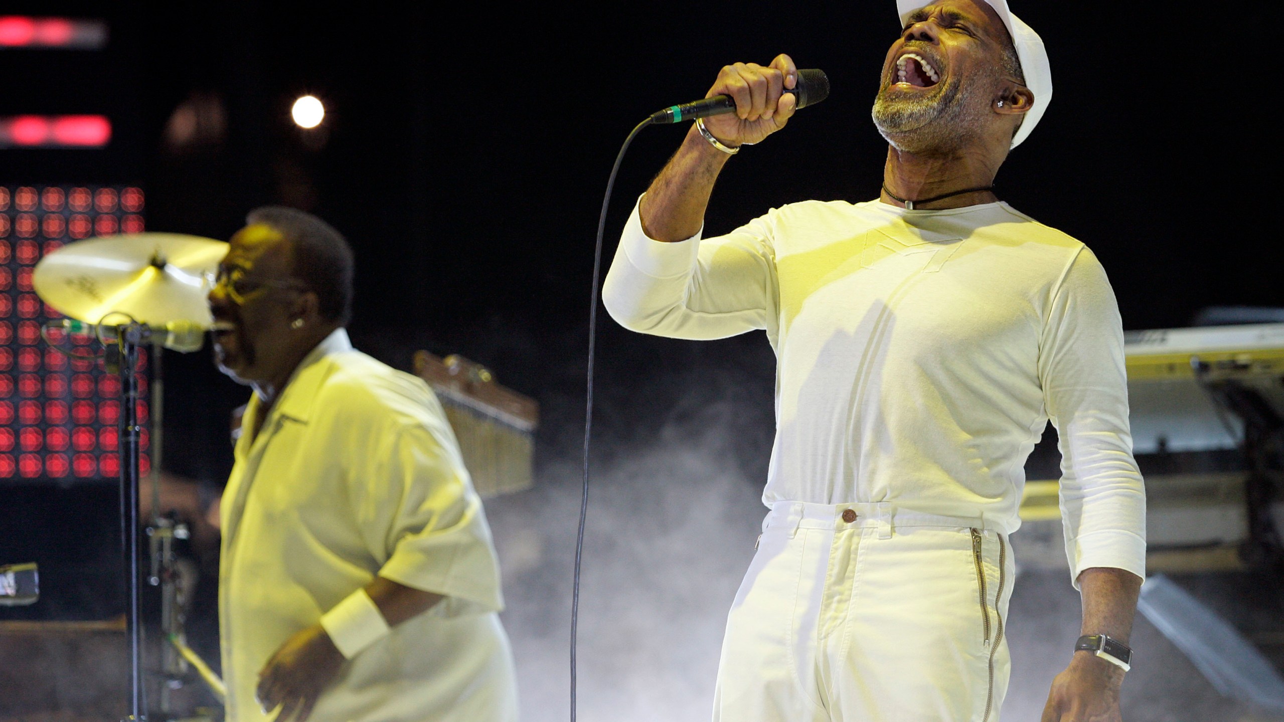 FILE - Maze featuring Frankie Beverly, right, performs during the Essence Music Festival at the Louisiana Superdome in New Orleans, Sunday, July 5, 2009. (AP Photo/Patrick Semansky, File)