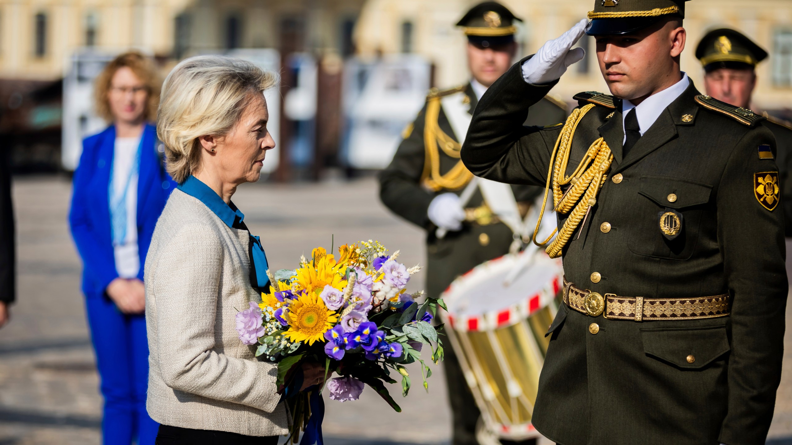 President of the European Commission Ursula von der Leyen, left, holds a bouquet of flowers to place at a wall commemorating the fallen Ukrainian soldiers in the war with Russia, in Kyiv, Ukraine, Friday, Sept. 20, 2024. (Christoph Soeder, Pool via AP)