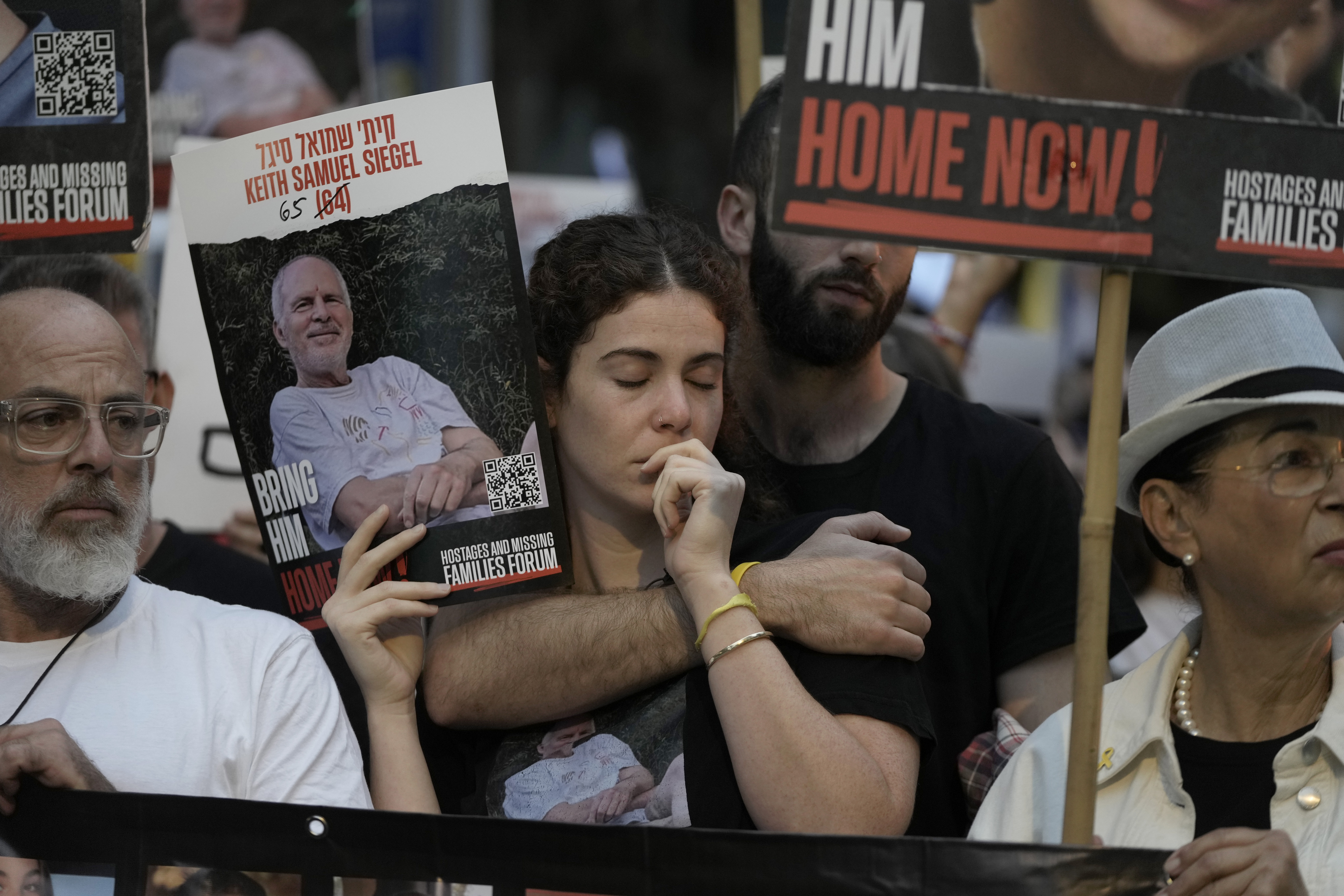 People protest on the one-year anniversary of the Hamas attack on Israel and call for the release of hostages held by Hamas in the Gaza Strip, outside Prime Minister Benjamin Netanyahu's house, in Jerusalem, Monday, Oct. 7, 2024. (AP Photo/Mahmoud Illean)