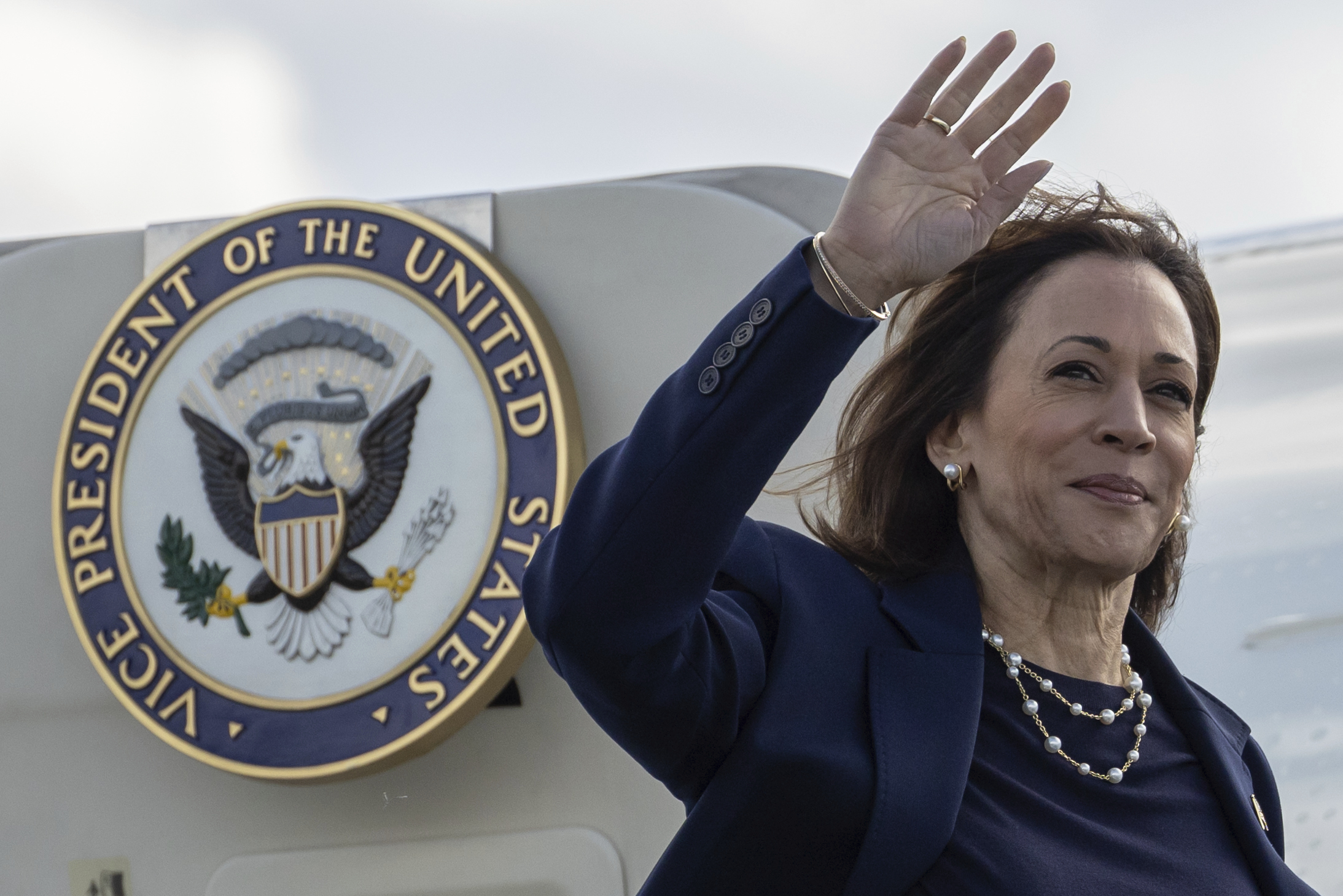 Democratic presidential nominee Vice President Kamala Harris waves as she boards Air Force Two at LaGuardia International Airport, Wednesday, Oct. 9, 2024, in New York. (AP Photo/Yuki Iwamura)