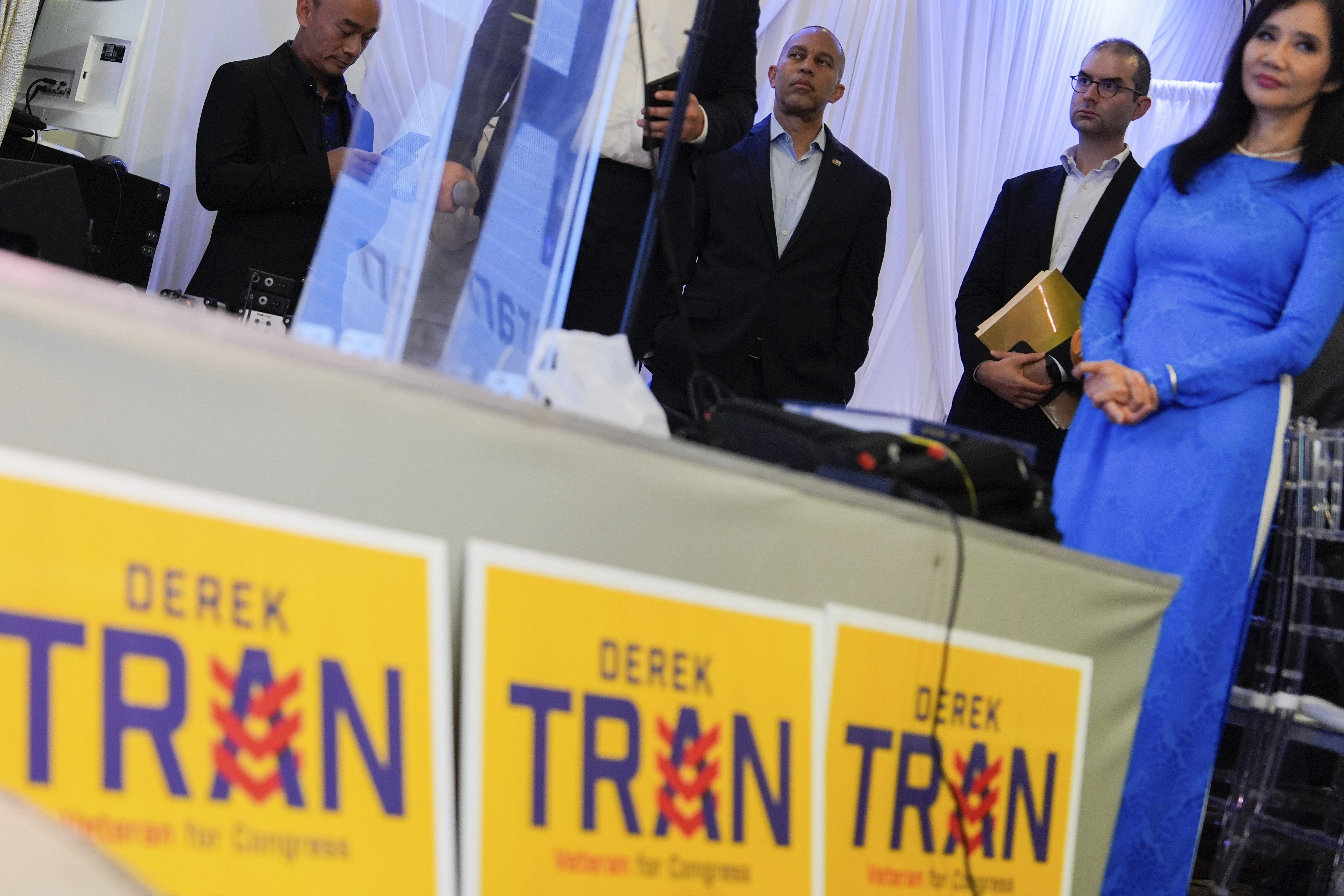 House Minority Leader Hakeem Jeffries, D-N.Y., center, attends a campaign event for Derek Tran at Golden Sea Restaurant, Saturday, Oct. 12, 2024, in Anaheim, Calif. (AP Photo/Julia Demaree Nikhinson)