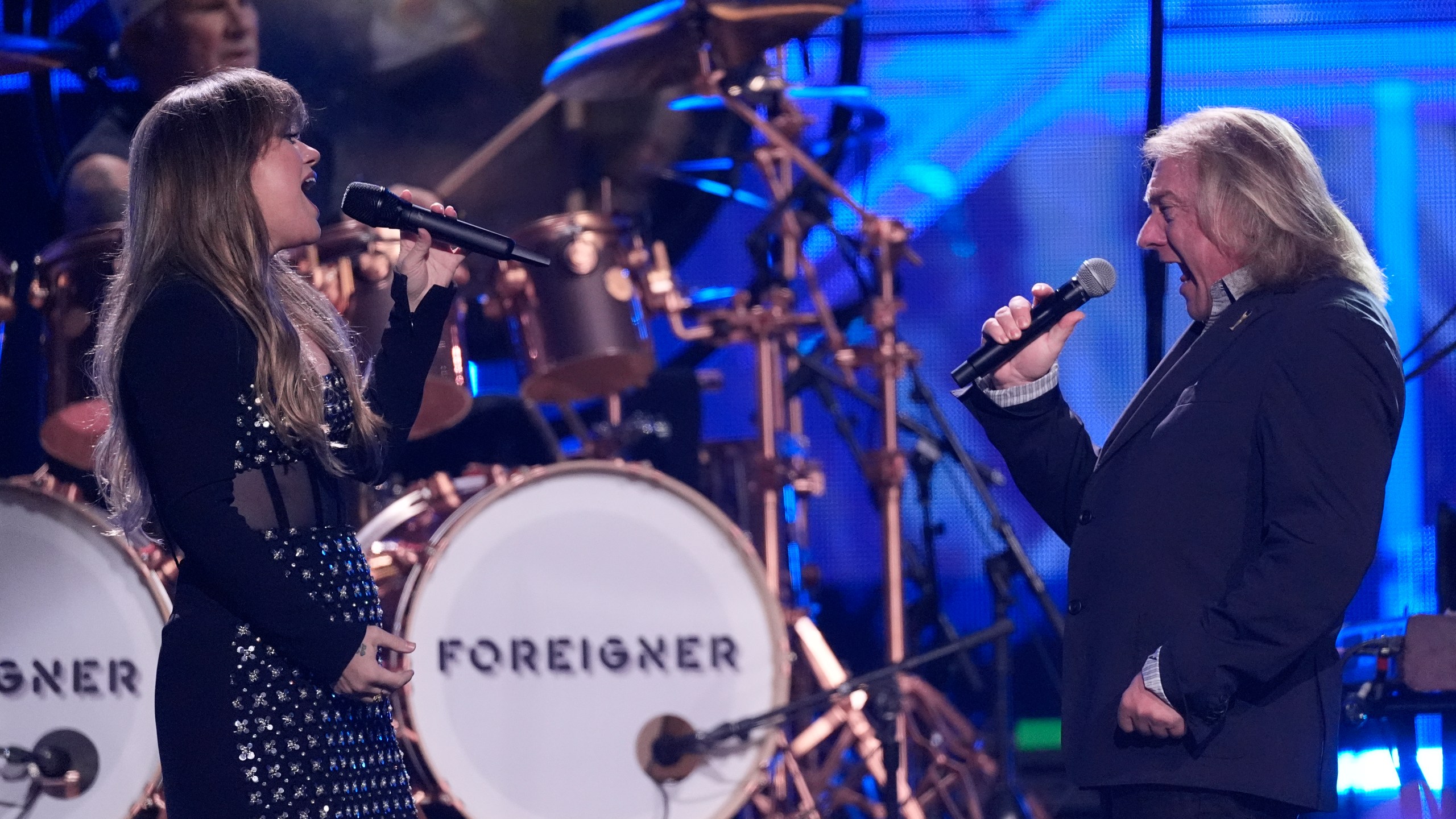 Chad Smith, from left, on drums, Kelly Clarkson, and Lou Gramm of Foreigner perform during the 39th Annual Rock & Roll Hall of Fame Induction Ceremony on Saturday, Oct. 19, 2024, at Rocket Mortgage FieldHouse in Cleveland. (AP Photo/Chris Pizzello)