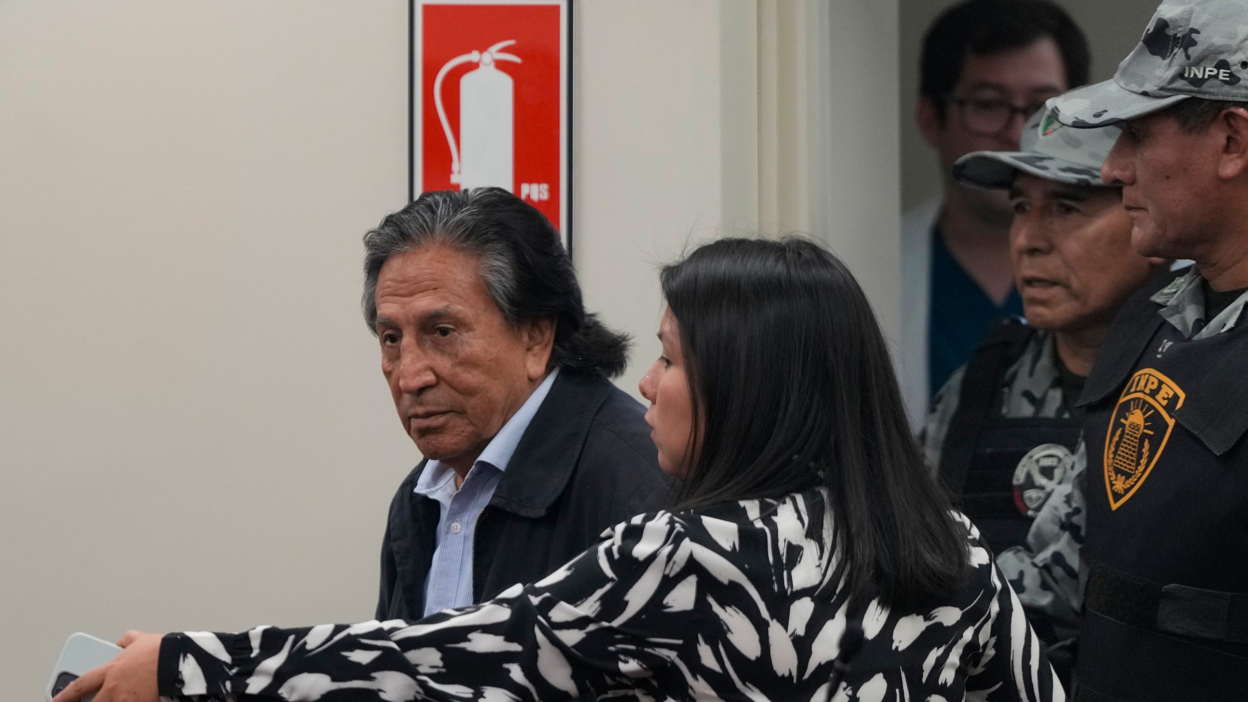 Former Peruvian President Alejandro Toledo arrives for a court session where the judge will rule in his corruption case in Lima, Peru, Monday, Oct. 21, 2024. (AP Photo/Guadalupe Pardo)