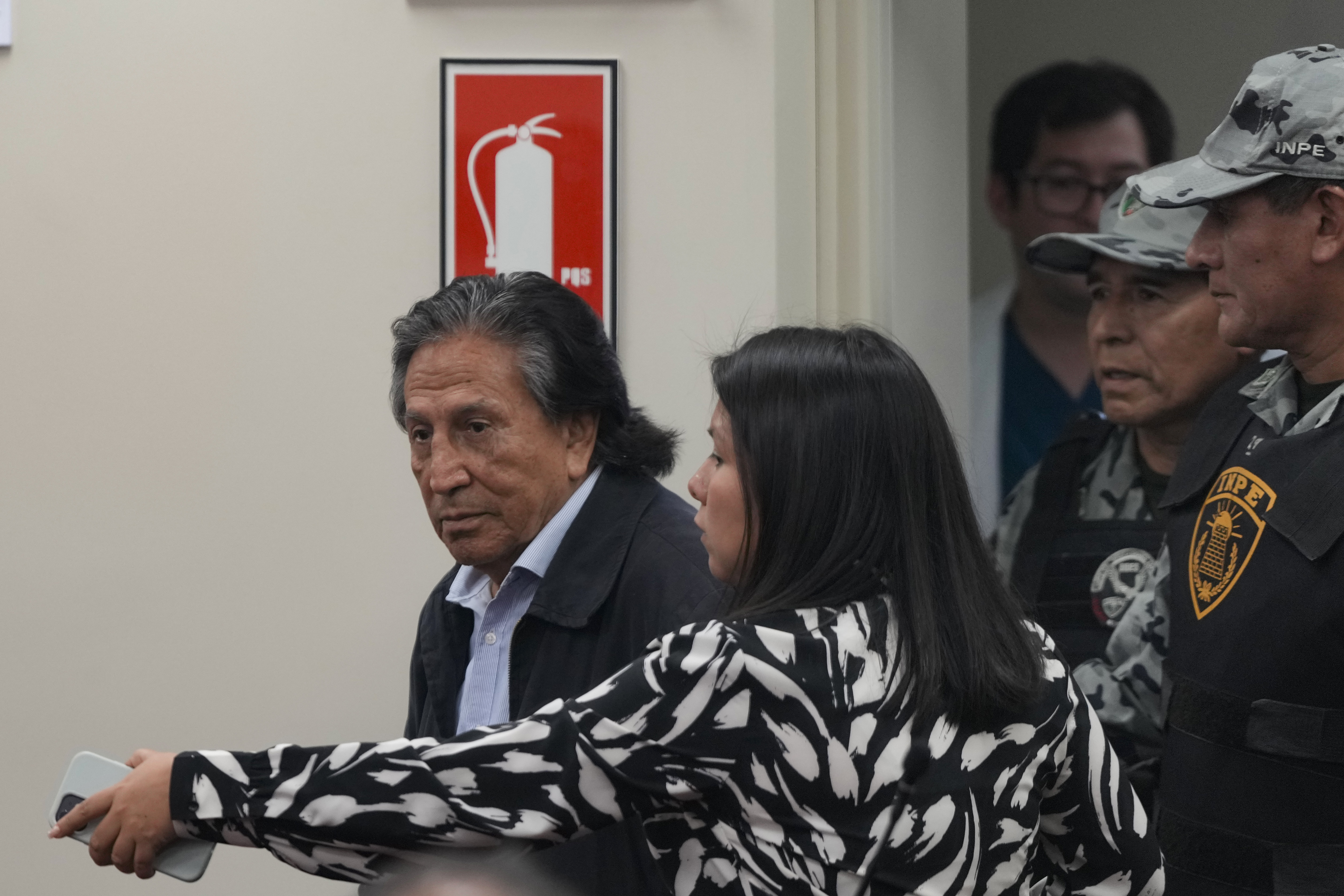 Former Peruvian President Alejandro Toledo arrives for a court session where the judge will rule in his corruption case in Lima, Peru, Monday, Oct. 21, 2024. (AP Photo/Guadalupe Pardo)