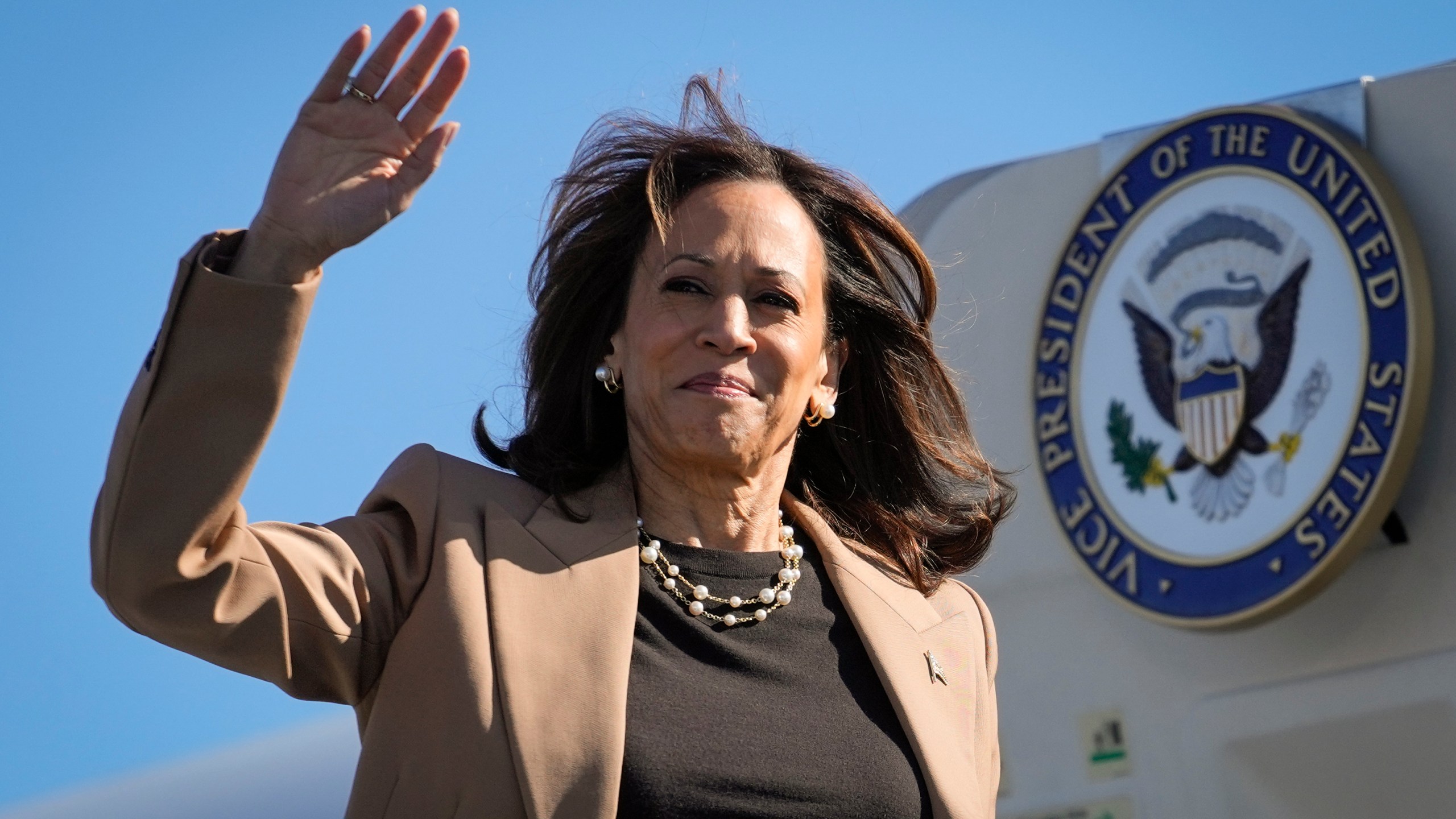 Democratic presidential nominee Vice President Kamala Harris Vice waves as she boards Air Force Two at Philadelphia International Airport in Philadelphia, Thursday, Oct. 24, 2024, en route to Atlanta. (AP Photo/Matt Rourke)