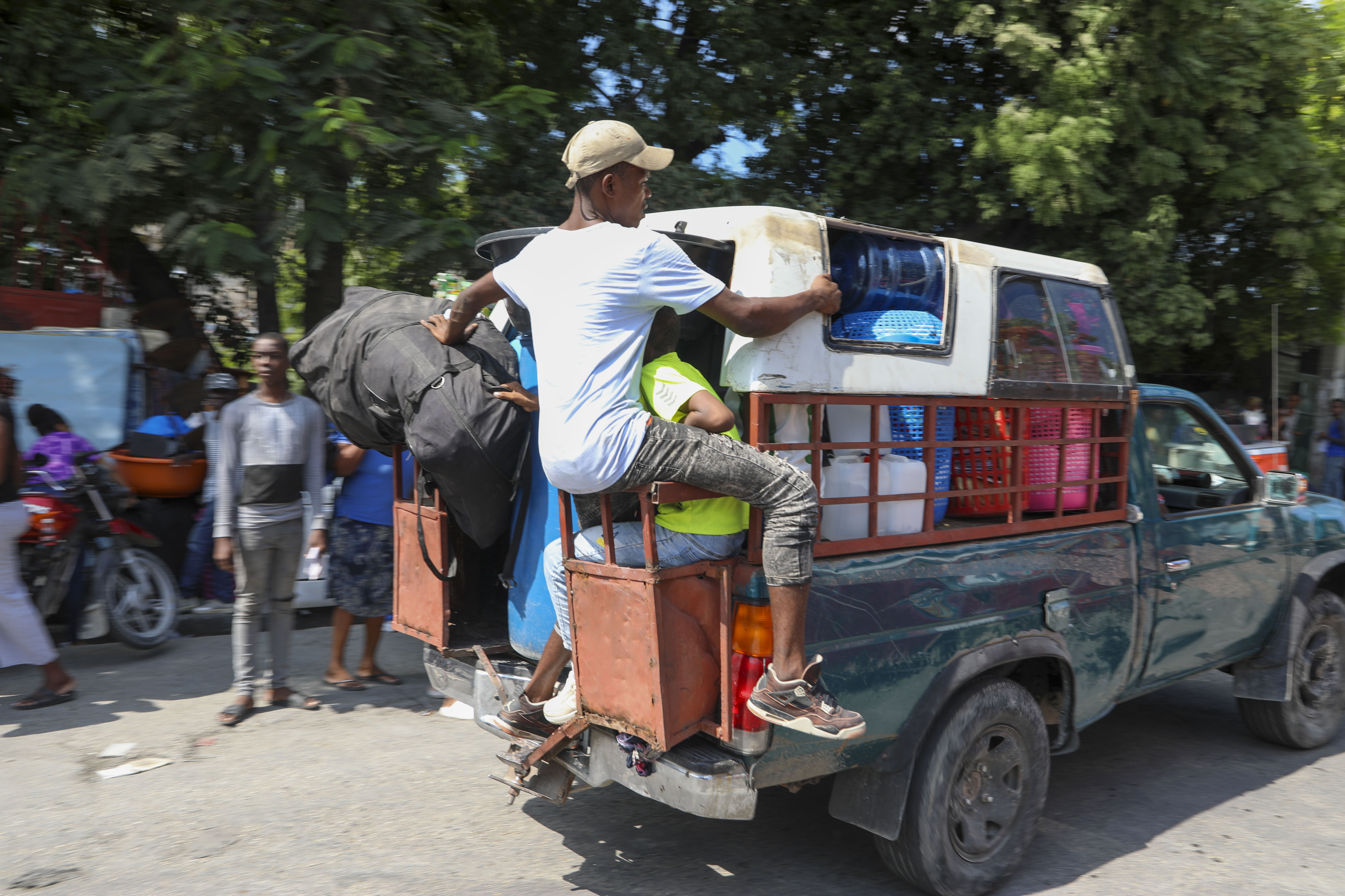 Residents flee their homes to escape gang violence in the Nazon neighborhood of Port-au-Prince, Haiti, Thursday, Nov. 14, 2024. (AP Photo/Odelyn Joseph)