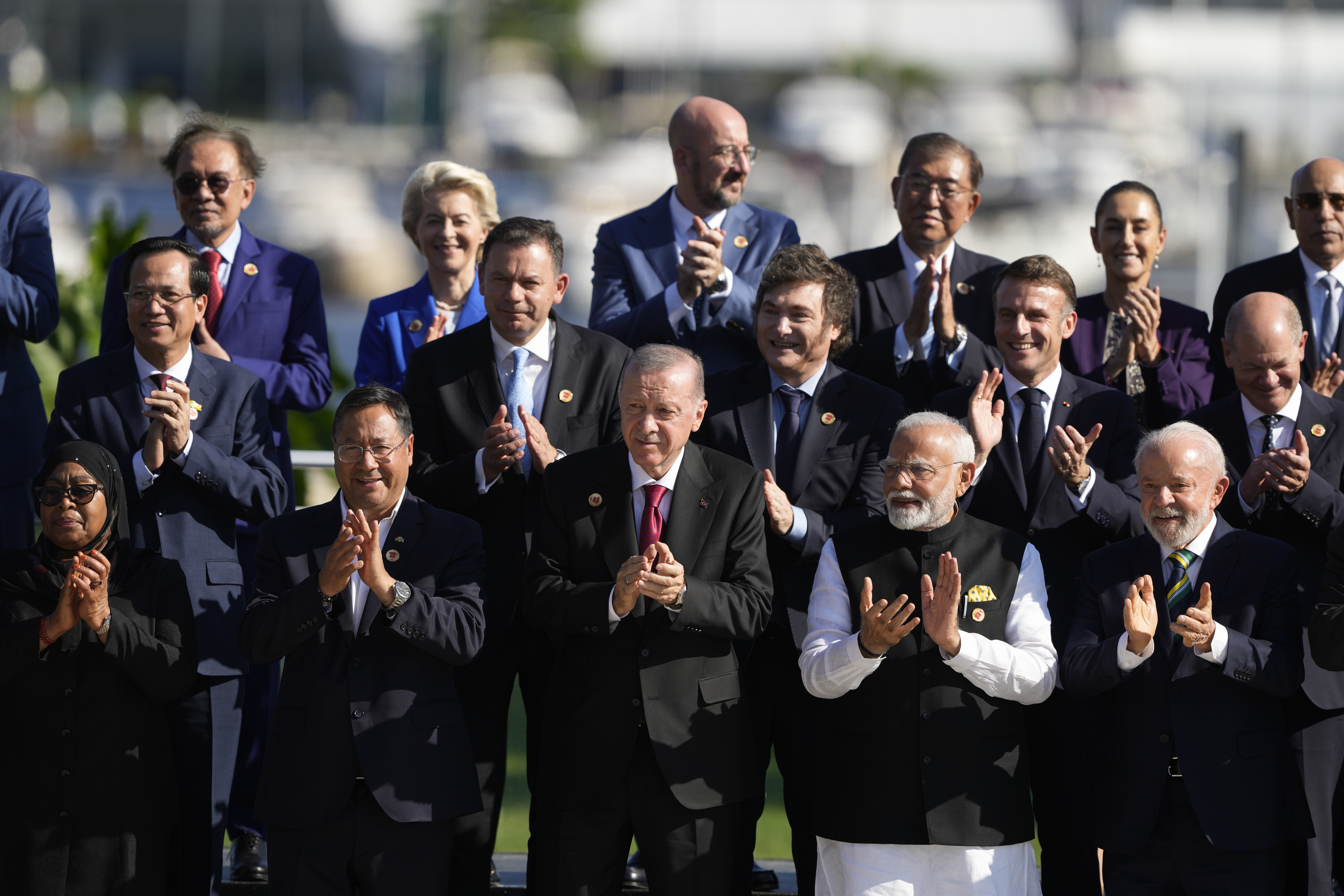 Leaders attending the G20 Summit pose for a group photo in Rio de Janeiro, Monday, Nov. 18, 2024. (AP Photo/Eraldo Peres)