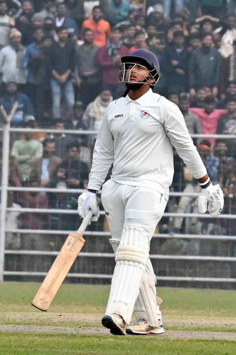 CAPTION CORRECTS BYLINE - Vaibhav Suryavanshi, one the the youngest Indian cricket player to earn an Indian Premier League contract after Rajasthan Royals (RR) signed for approximately Indian rupees 1.10 crore or USD $ 130481, walks to bat during local Ranji Trophy cricket league, in Patna, India, Saturday, Jan. 6, 2024. (AP Photo/ Aftab Alam Siddiqui)