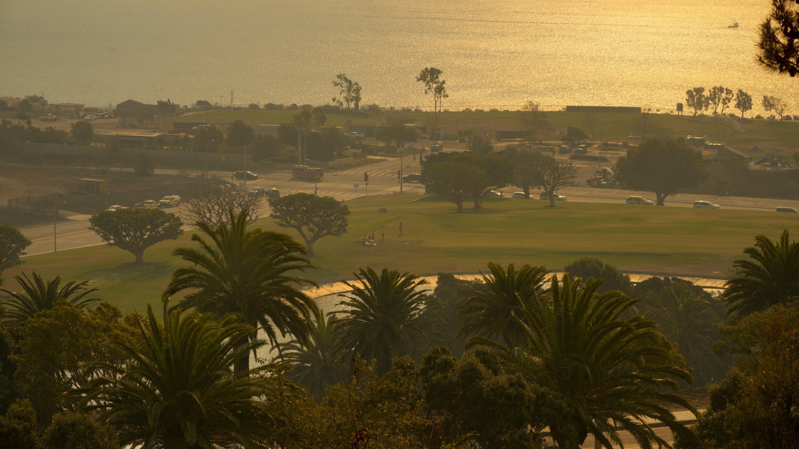 Smoke from the Franklin Fire fills the air on the Pepperdine University campus Tuesday, Dec. 10, 2024, in Malibu, Calif. (AP Photo/Damian Dovarganes)