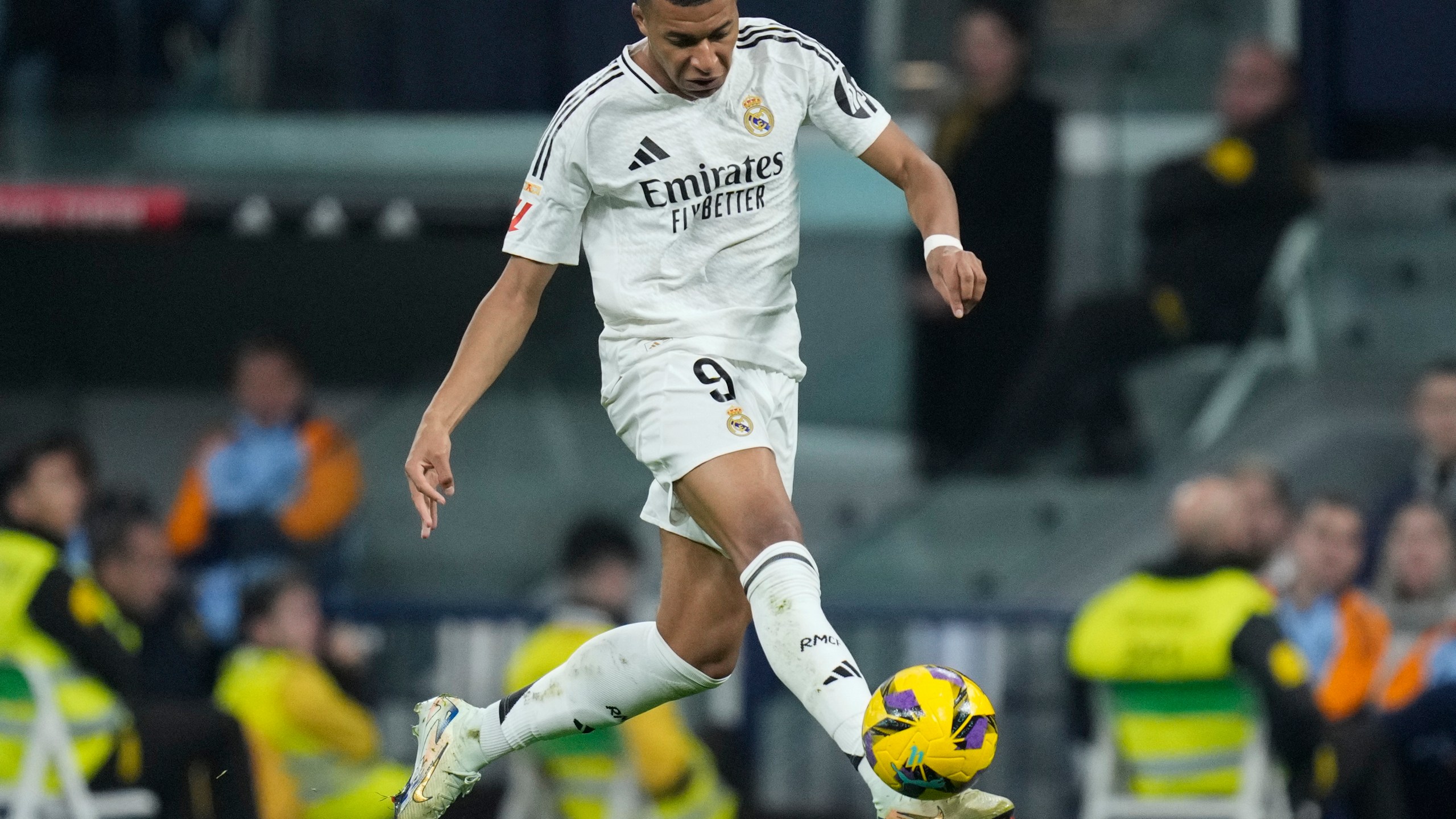 Real Madrid's Kylian Mbappe takes control of the ball during the Spanish La Liga soccer match between Real Madrid and Getafe at the Santiago Bernabeu Stadium in Madrid, Spain, Sunday, Dec. 1, 2024. (AP Photo/Bernat Armangue)