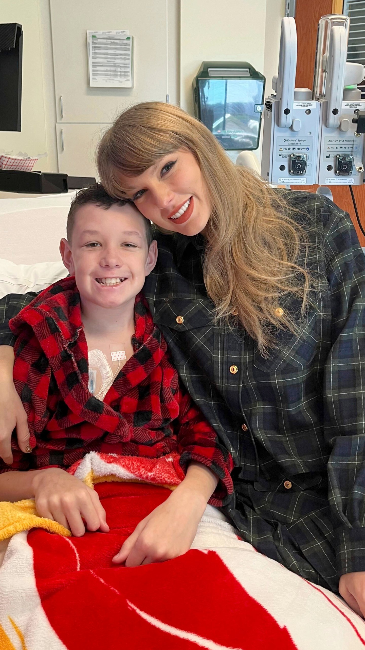 In this image provided by Cassie Thomas, Beckett Thomas, 13, who is a patient at Children's Mercy Hospital in Kansas City, Mo., poses with Taylor Swift, Thursday, Dec. 12, 2024. (Cassie Thomas via AP)