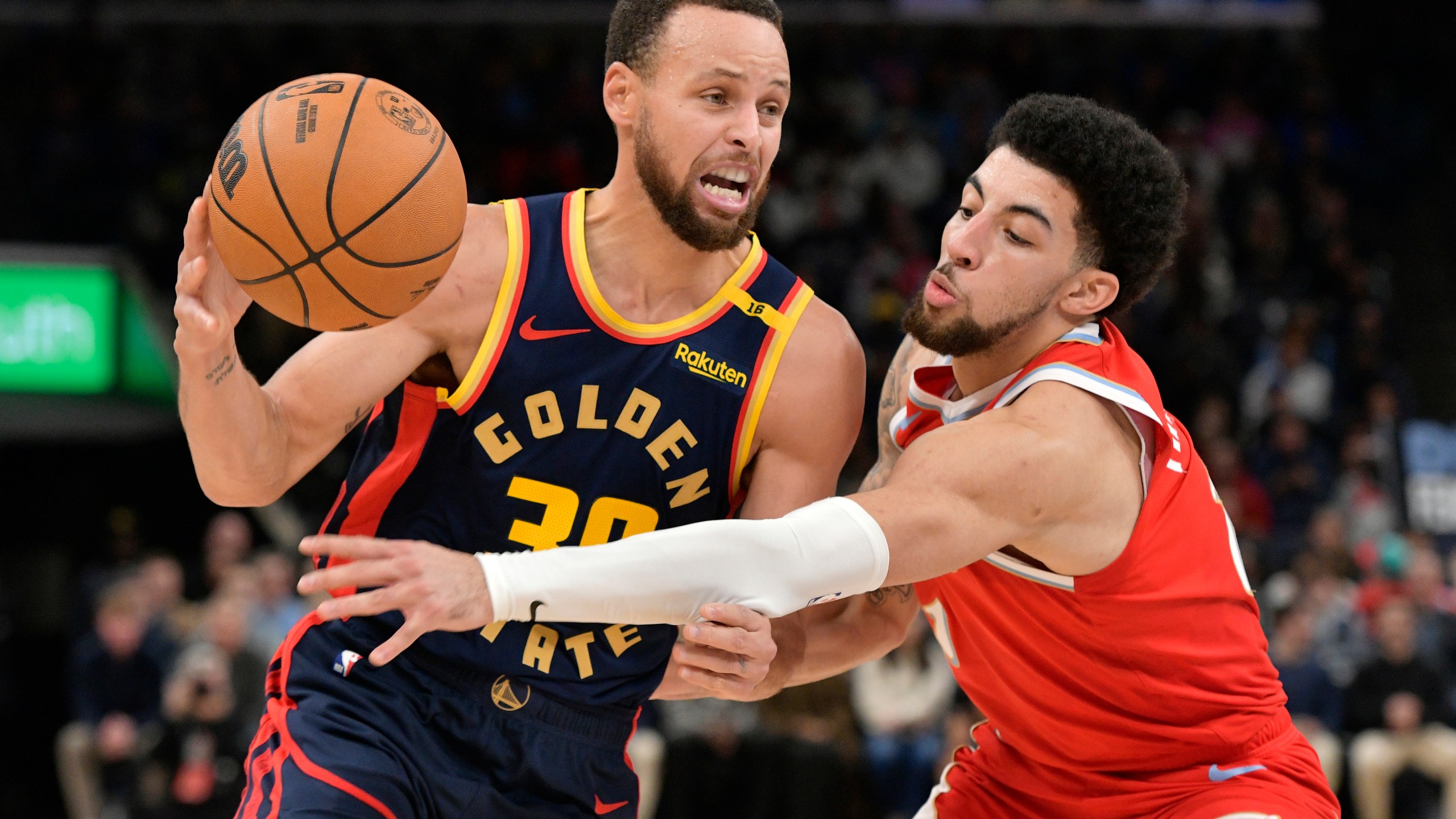 Golden State Warriors guard Stephen Curry (30) drives against Memphis Grizzlies guard Scotty Pippen Jr., right, in the first half of an NBA basketball game Thursday, Dec. 19, 2024, in Memphis, Tenn. (AP Photo/Brandon Dill)