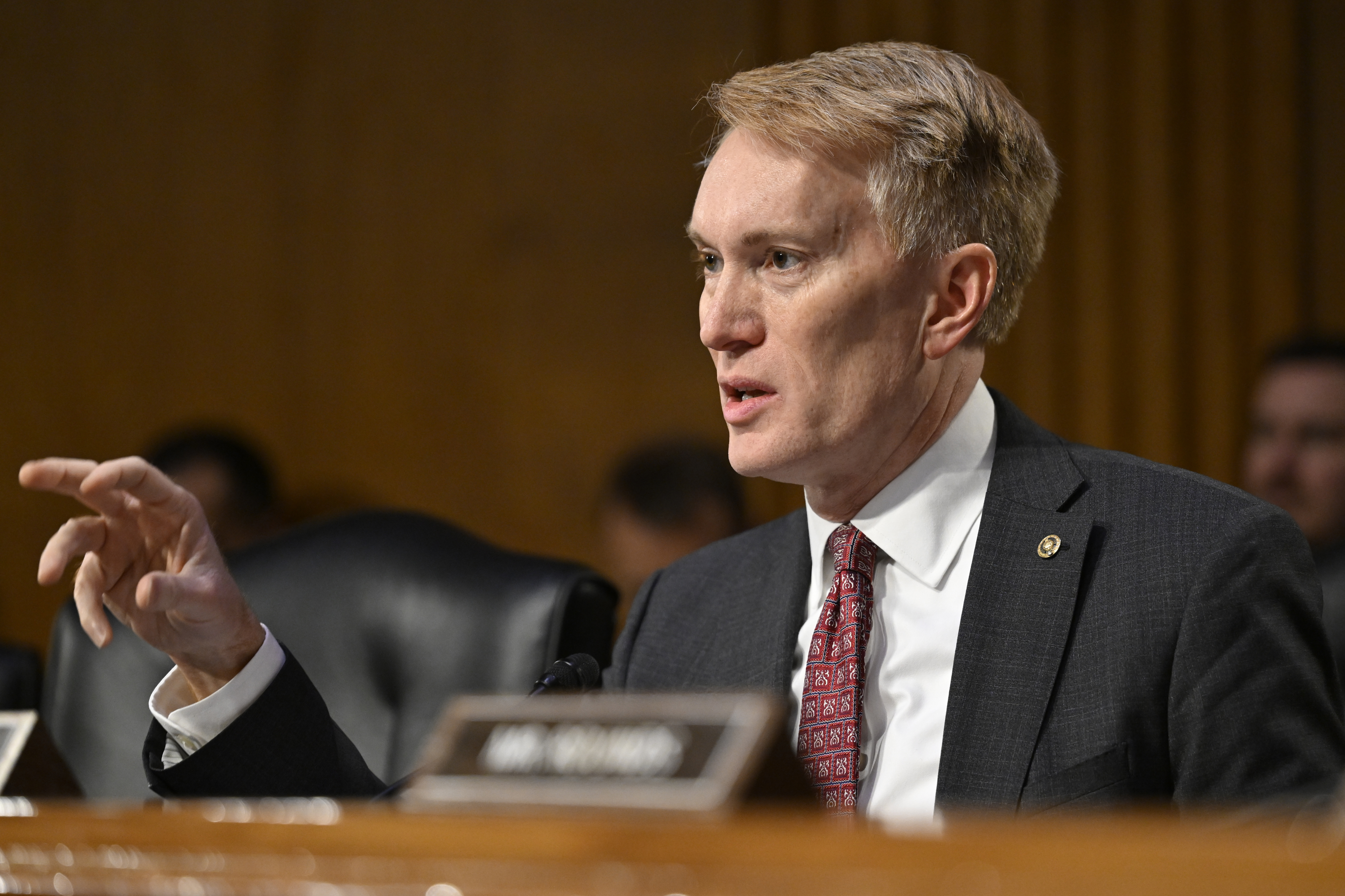 Sen. James Lankford, R-Okla., questions former Rep. Tulsi Gabbard, President Donald Trump's choice to be the Director of National Intelligence, during the Senate Intelligence Committee hearings for her confirmation at the U.S. Capitol, Thursday, Jan. 30, 2025, in Washington. (AP Photo/John McDonnell)